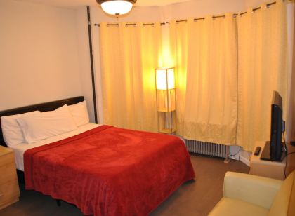L 3 Downtown Newark Guesthouse