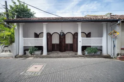 42 Lighthouse Street Hotels near Buruma Pansala