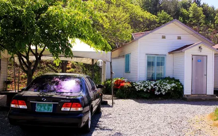 Taean Sujung Pension Отели рядом с достопримечательностью «Ch'ŏngp'odae-haesuyokchang»