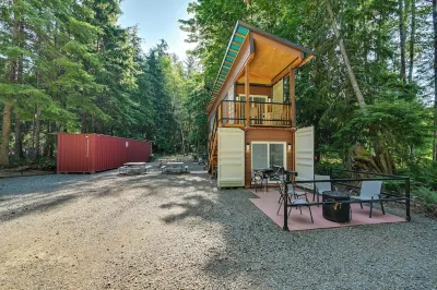 Unique Container Studio w/ Deck & Fire Pit!