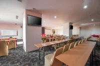 Sans Hotel Lynt Makassar