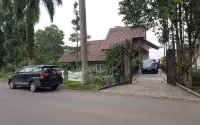 Villa Puri Gunung Geulis - Cozy Staycation Hotels in Sukaraja