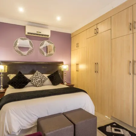 Room-Ezulwini Guest House - Queen Room w