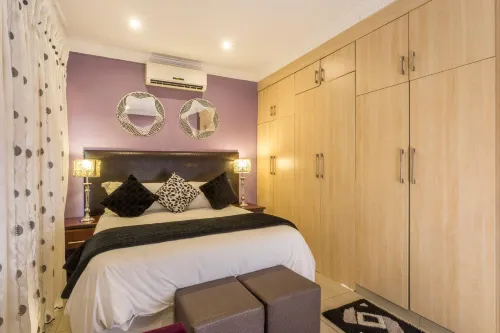 Room-Ezulwini Guest House - Queen Room w