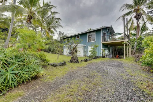 Breezy Kailua-Kona Bungalow w/ Lanai & Ocean View!