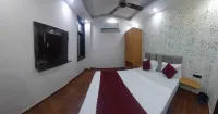 Hotel Twamev Couple Friendly Laxmi Nagar Hotels in East Delhi
