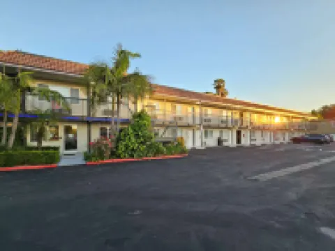 Travelodge by Wyndham Fullerton Near Anaheim Hoteles en Fullerton