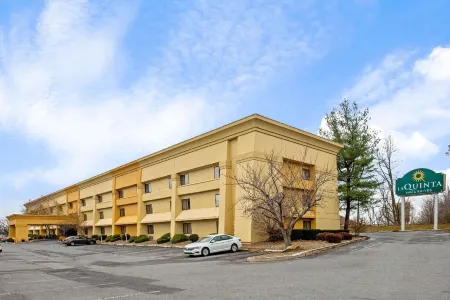 La Quinta Inn & Suites by Wyndham Harrisburg Airport Hershey