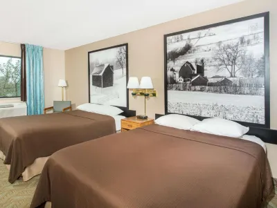 Super 8 by Wyndham Dodgeville Hotels in Mineral Point