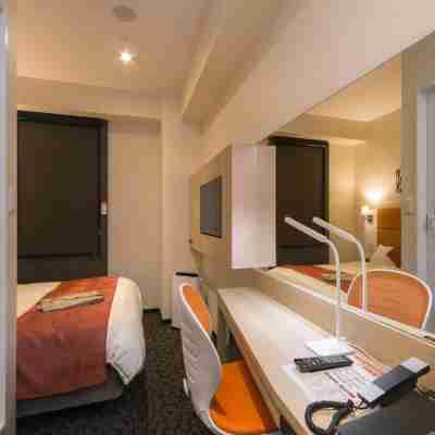 Queens Hotel Chitose Rooms