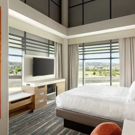 Hampton Inn & Suites - San Mateo