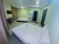 Night Queen Hotel (Kota Warisan)