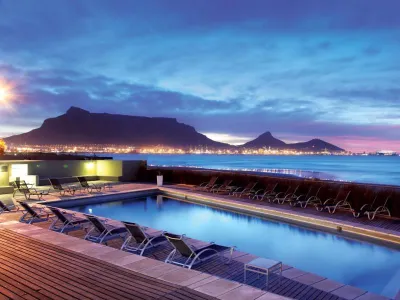 Lagoon Beach Hotel & Spa Hôtels à : 