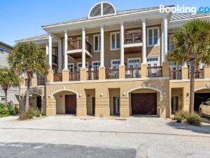 Glory Daze Beach House by Panhandle Gateways