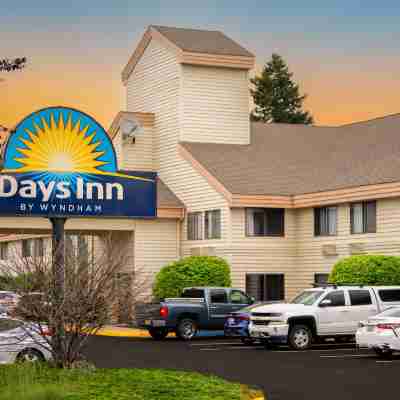 Days Inn by Wyndham Coeur d'Alene Hotel Exterior
