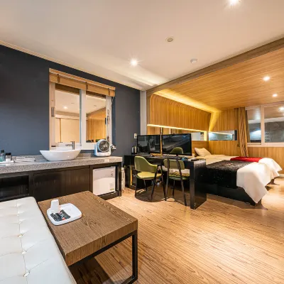 Seogwipo Lux Hotel Hotels near Bong-Wonsa