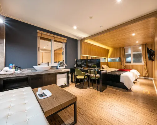 Seogwipo Lux Hotel 奉元寺周辺のホテル