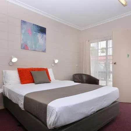 Motel Poinsettia