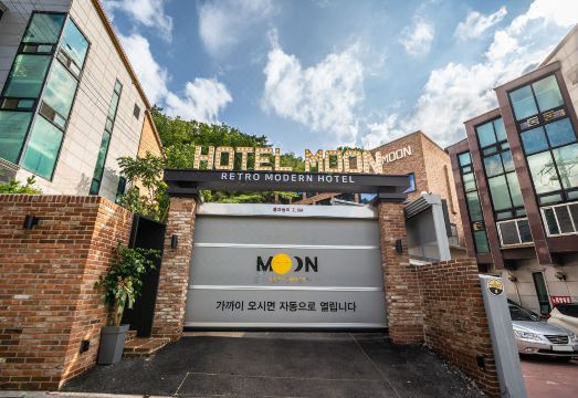 호텔 문 욕조 시설