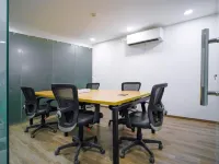SALTSTAYZ EXPRESS - Golf Course Raod & DLF PHASE-1 Hotels near IndiGo