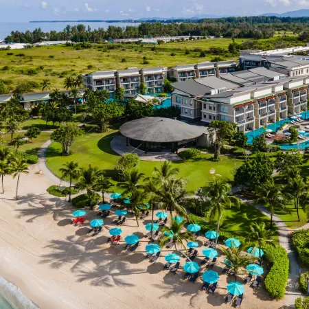 Le Meridien Khao Lak Resort & Spa Отели рядом с достопримечательностью «Пляж Pak Weep»