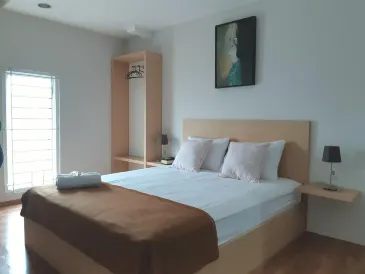 UROOMS Senayan