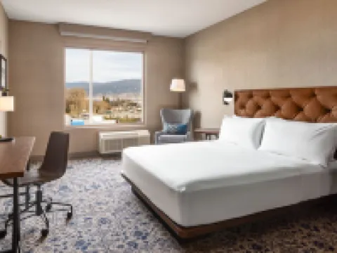 Four Points by Sheraton Penticton at the Convention Centre ペンティクトンのホテル