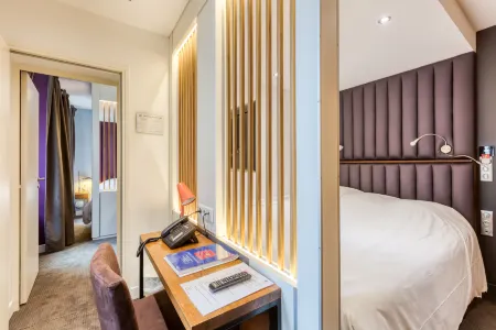 Hôtel du Jeu de Paume Versailles Отели рядом со станцией Versailles Montreuil Train Station