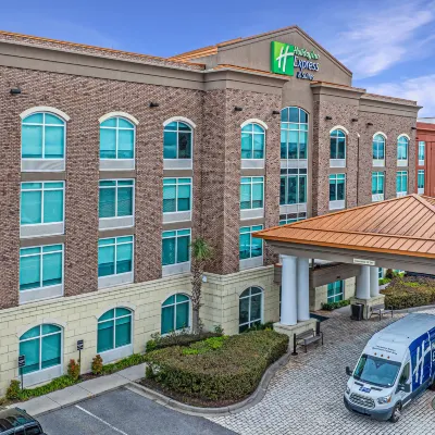 Holiday Inn Express & Suites CHARLESTON ARPT-CONV CTR AREA by IHG โรงแรมใกล้ชาร์ล ทาวน์ แลนดิ้ง