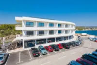 Hotel Perla - parking