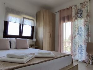 Scenic Kriopigi Getaway - Cozy Anna-Maria Apartment for 4
