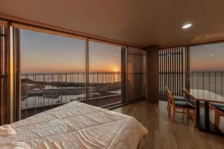 Healing Turn Condo Отели рядом со станцией Jangsa Station