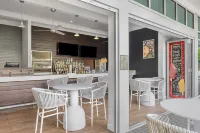 Marriott's Crystal Shores - bar