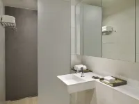 Mövenpick Hotel and Hotel Apartments Ghala Muscat Hotel a 