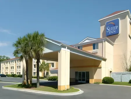 Sleep Inn Отели рядом с достопримечательностью «Spanish Moss Trail»