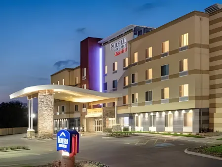 Fairfield Inn & Suites des Moines Urbandale Отели в г. Граймс