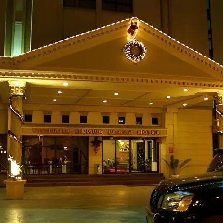 Victoria Crown Plaza Hotel