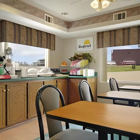 Days Inn by Wyndham Greenville
