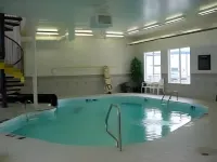 Super 8 by Wyndham Portage la Prairie MB - piscina