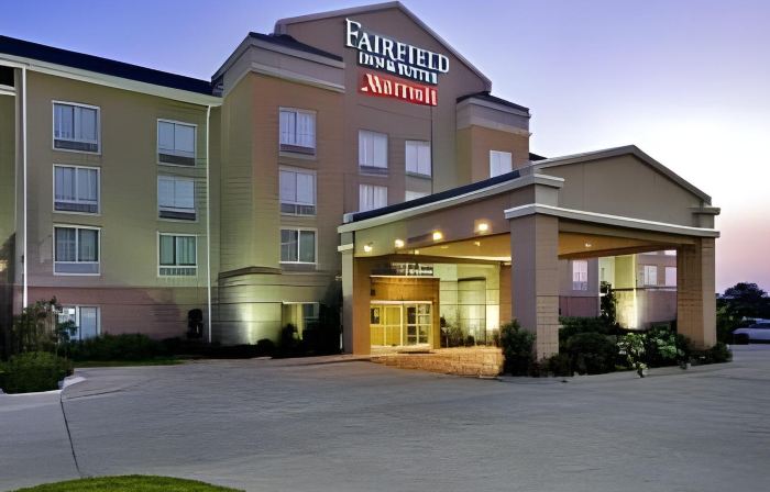 Fairfield Inn & Suites Marshall
