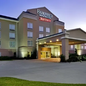 Fairfield Inn & Suites Marshall
