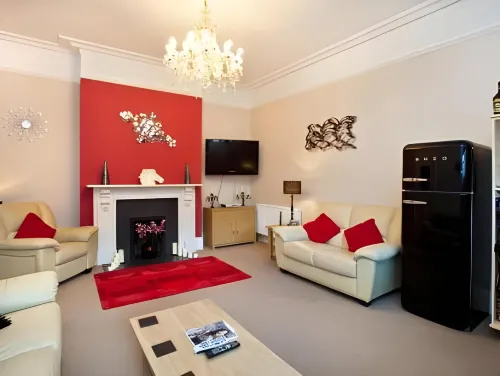 Ashmira Guest House - Baarit