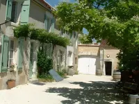 Domaine Maltoff Hotels in Taingy