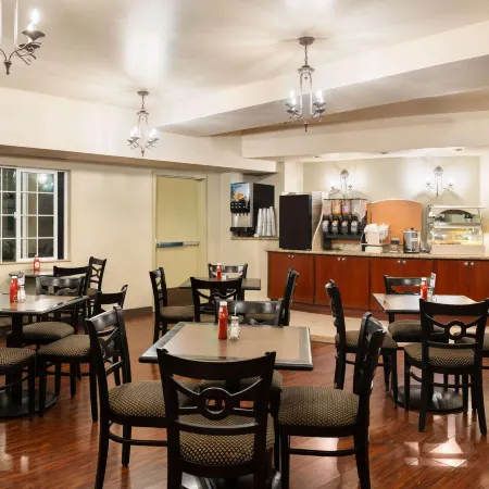 Hotel Marguerite Anaheim/Garden Grove, Trademark Collection