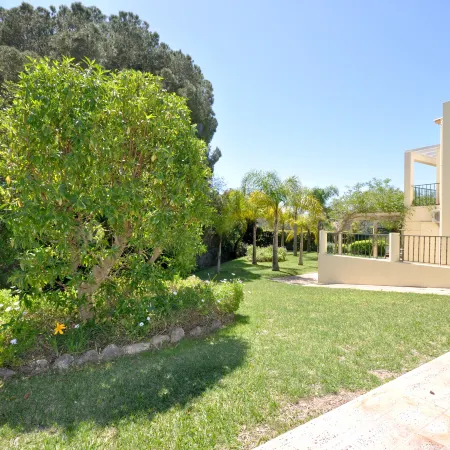 A Stylish Villa with a Private Pool, Short Drive from the Centre, Free AC & Wifi