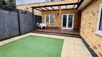 3-Bed House in Northolt Hotels near Islip Manor Park