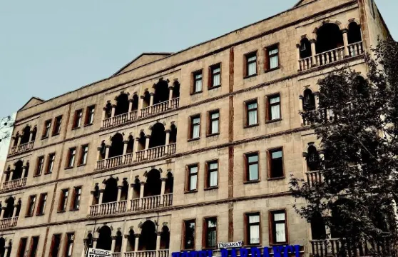 塔斯薩雷巴爾達克奇酒店