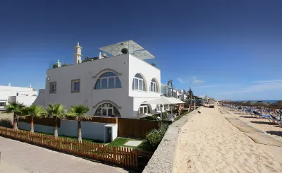Golden Beach Guest House & Rooftop Bar Hoteles cerca de Praia de Faro