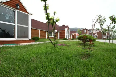 Hwaseong Pension Cabin Отели рядом с достопримечательностью «Chebu-do»