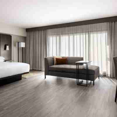 Marriott Riverside at the Convention Center Rooms